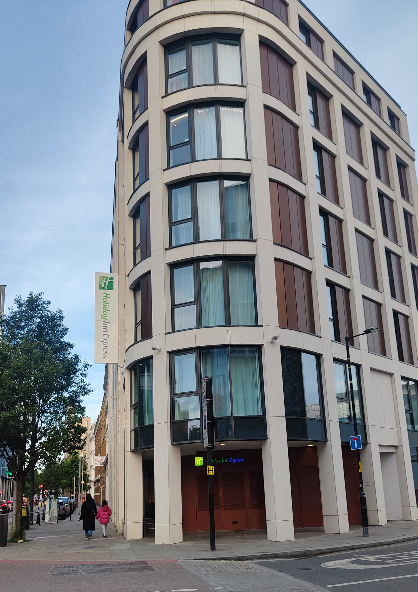 Miss England had an memorable Stay at the Holiday Inn Express Southwark