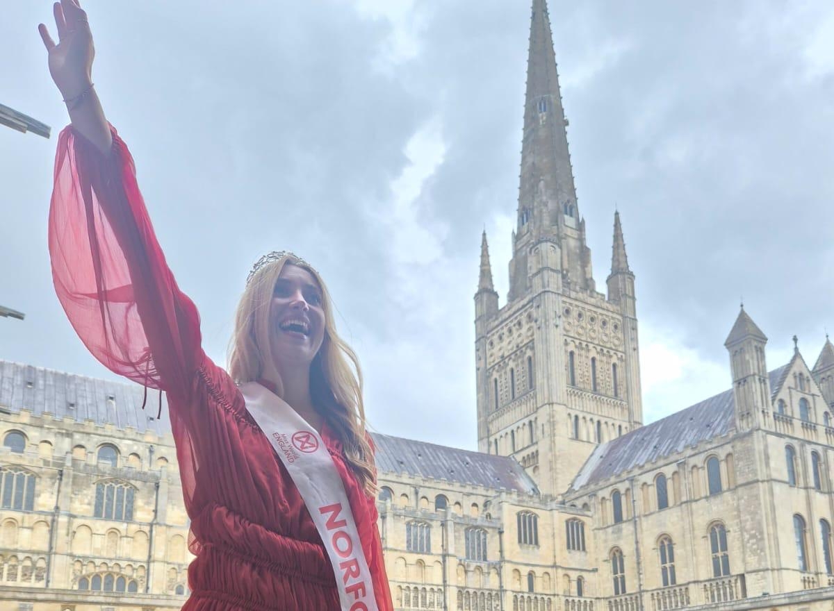 Norwich Music teacher Amy Morris Reaches Miss England Final by winning the Miss Norfolk title ! 